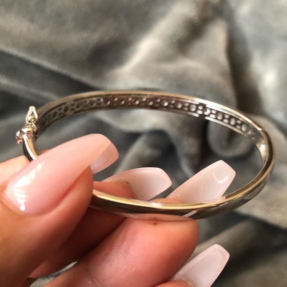 Macy’s $400.00 retail Cuff bracelet - Picture 4 of 5